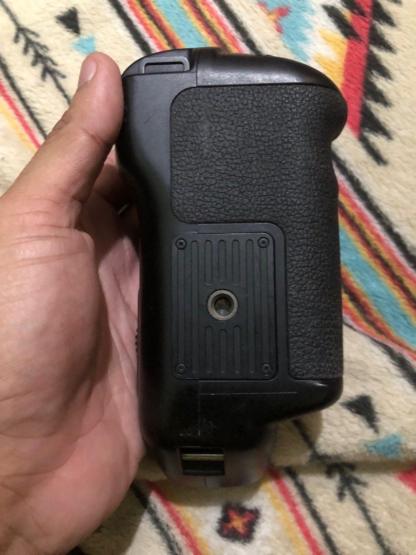 Canon vertical grip VG-10 untested (Category: Other Photography Accessories) located in Quezon City. Submitted by markgolveo (Listing ID 1364642158, Image 3). Description: Canon vertical grip VG-10 untested.