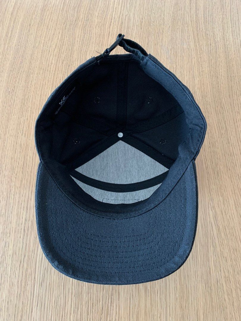 Cap （分類：棒球帽、帽）位於 Hong Kong。 由 b_collage 提交（商品編號 1364655620，圖片 5）。簡介： Free Size Black 。