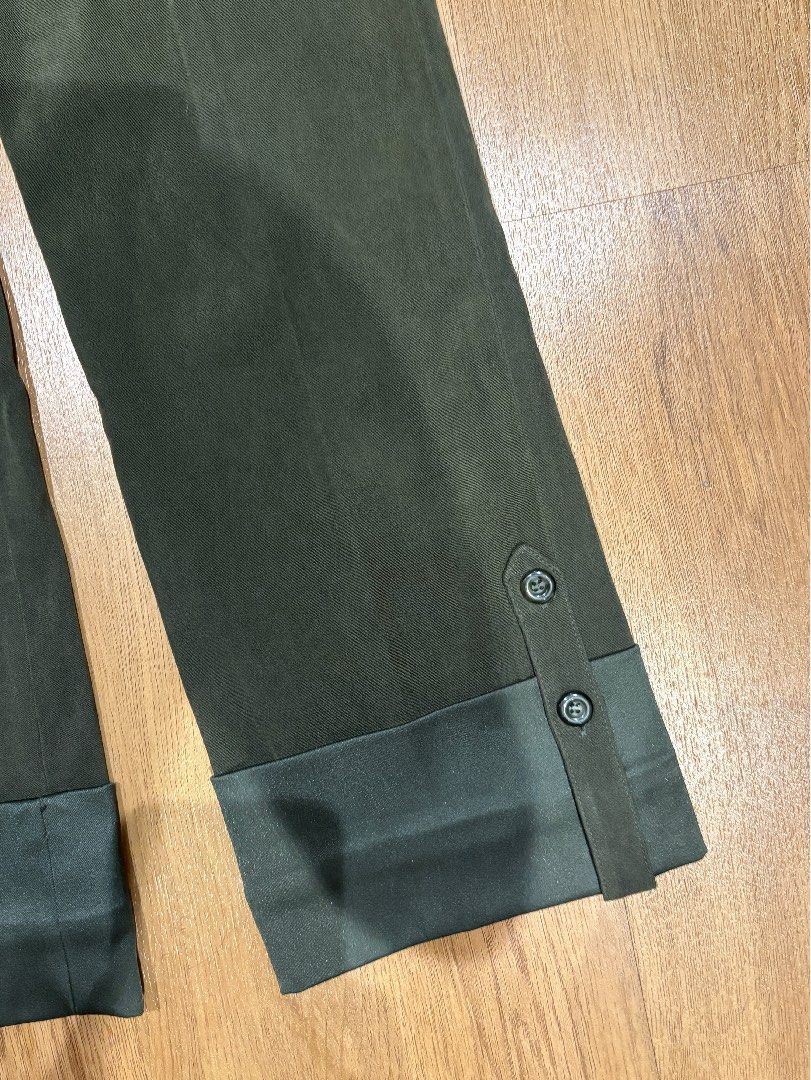 Dark Green Suede Trousers with Satin Inner (Category: Other Bottoms) located in Quezon City. Submitted by cahernandez (Listing ID 1180465652, Image 3). Description: Bought from the krystal wardrobe, a thrift shop, on IG! @the_krystal_wardrobe ! Bought it for 500! Never worn and it is super good quality as in. Have to sell bc it doesnt fit me : ( .