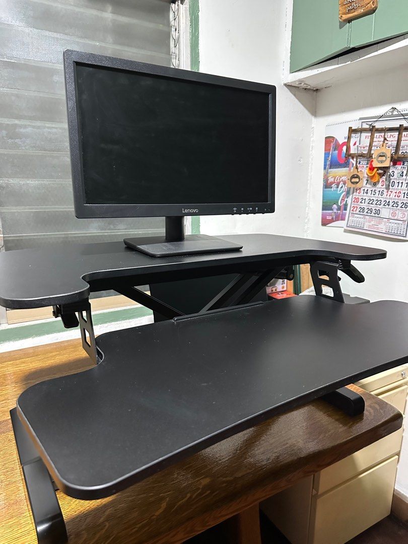 FlexiSpot M7S 28" Standing Desk Riser Height Adjustable Desk Converter with Spacious Keyboard Tray (Category: Office Furniture & Fixtures) located in Makati City. Submitted by isabel97 (Listing ID 1364653146, Image 3). Description: With free Lenovo monitor bought 2021 (no cord included) Check images of Flexispot for dimensions and link for further description: https://flexispot.ph/product/alcoveriser-standing-desk-converter-28-m7s/?gad_source=1&g