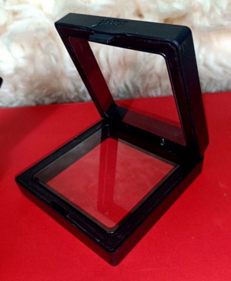 Floating Frame64885405116290114