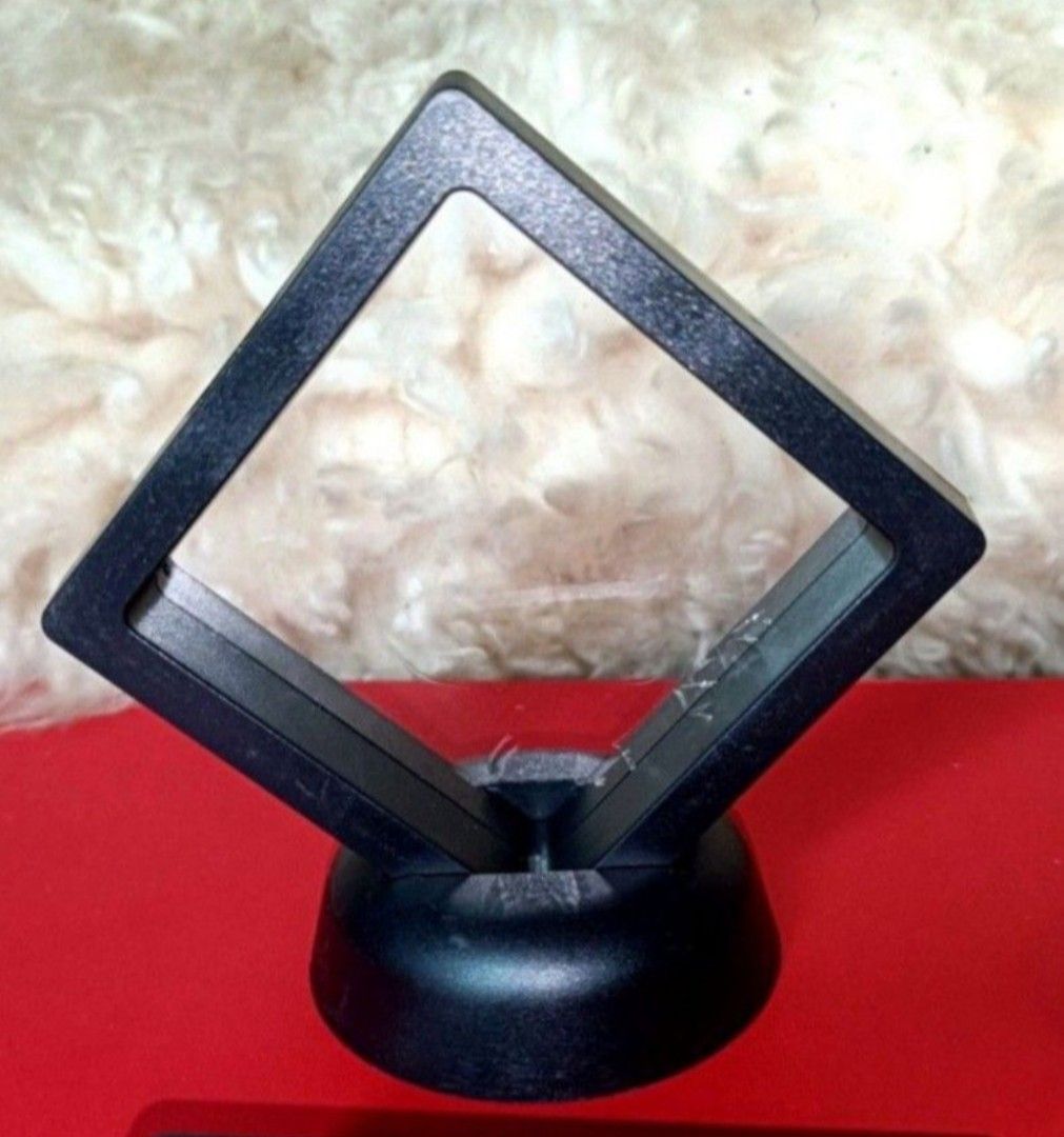 Floating Frame64885405116290115