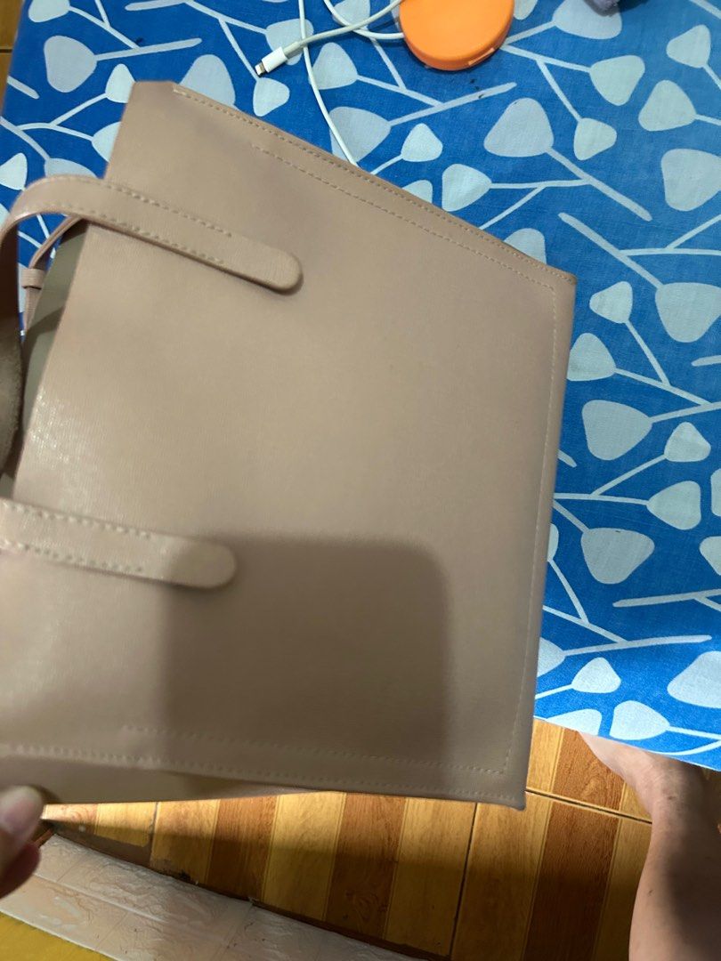 Furla handbag (Category: Purses & Pouches) located in Rizal. Submitted by declutter101s (Listing ID 1364653869, Image 3). Description: Well used .