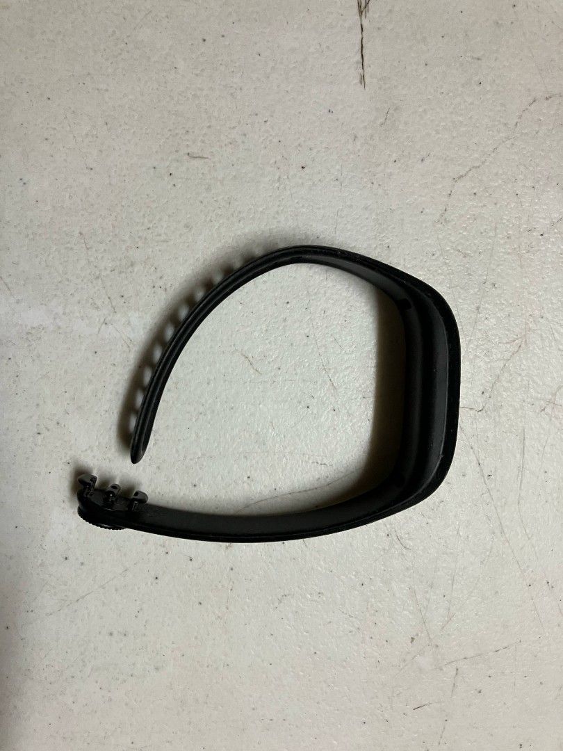 Garmin vivofit 3 activity tracker watch (Category: Wearables & Smart Watches) located in Malabon City. Submitted by trevy (Listing ID 1364700286, Image 3). Description: Garmin vivofit 3.