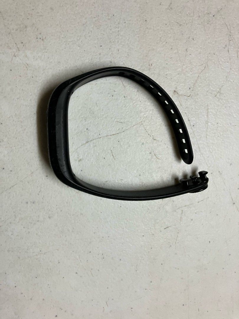 Garmin vivofit 3 activity tracker watch (Category: Wearables & Smart Watches) located in Malabon City. Submitted by trevy (Listing ID 1364700286, Image 2). Description: Garmin vivofit 3.