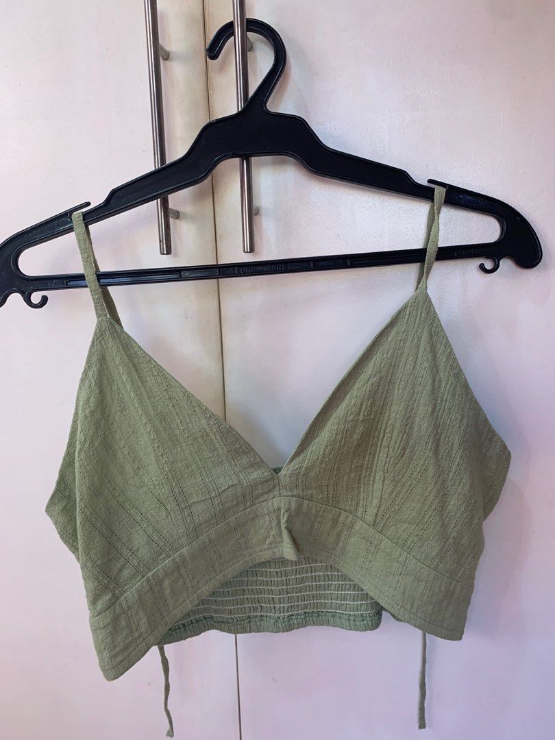 Green Summer Tropical Beach Top (Category: Sleeveless) located in Quezon City. Submitted by arttstuff (Listing ID 1364580326, Image 1). Description: 🌴 breathable fabric, great for beach trips! 🌴 no flaws 🌴 adjustable straps & garterized waist.