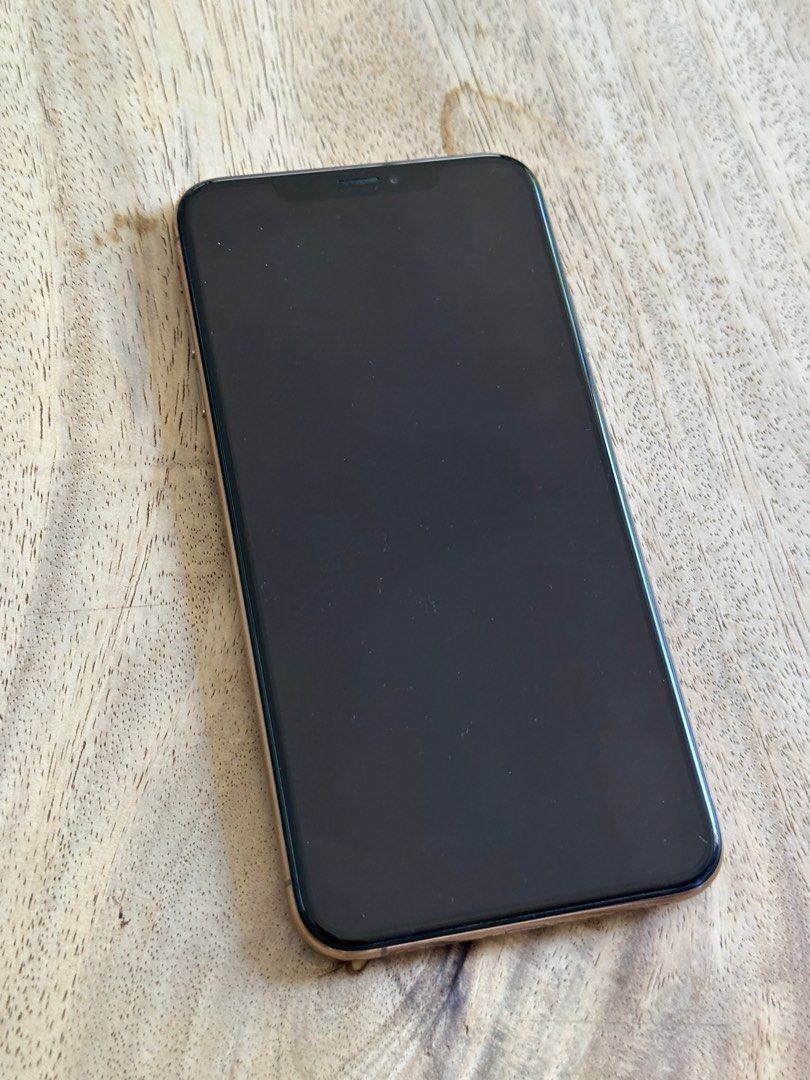 iPhone Xs max 256 with box AVAILABLE (Category: iPhone X Series) located in Muntinlupa City. Submitted by alabangbargains (Listing ID 1364606873, Image 2). Description: AVAILABLE Broken glass With box Open line FU factory unlocked Model MT552PP/A Pick up in muntinlupa only Gcash payment and courier cost for buyer optional Will reset to factory settings once payment is made Battery maximum capacity 77%.