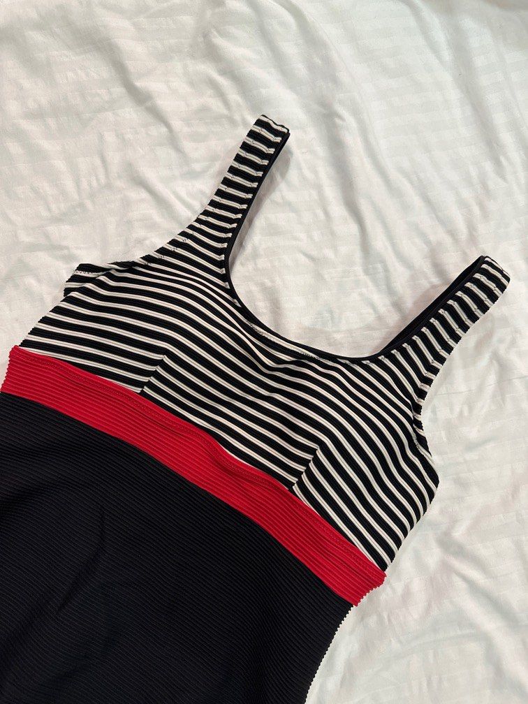 LAND’s END ONE PIECE SWIMSUIT (Category: Bikinis & Swimsuits) located in Manila. Submitted by pinkahooolic (Listing ID 1364604142, Image 2). Description: Worn once only, will still pass as new :).