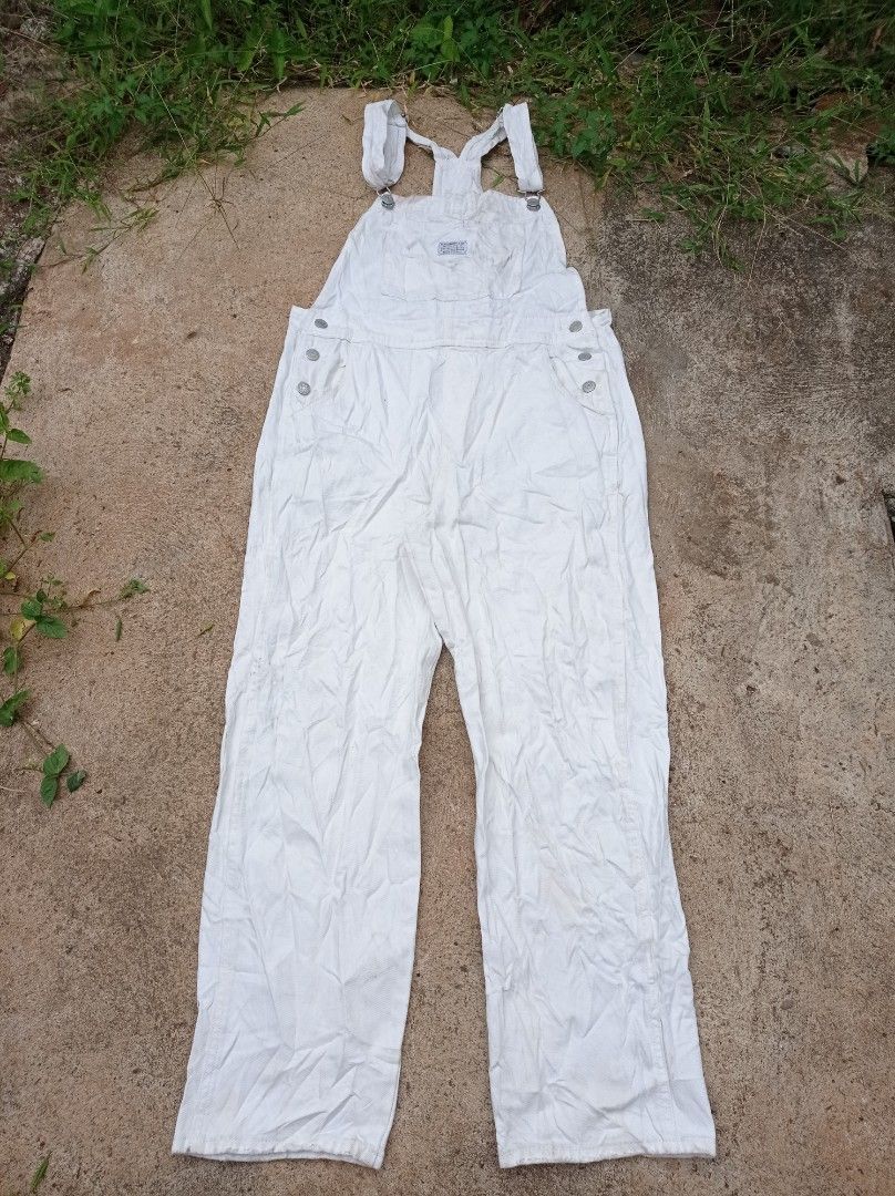 Levi's White Overalls (Category: Sets & Coordinates) located in Cagayan de Oro. Submitted by yuichinnie (Listing ID 1364665603, Image 1). Description: Levi's White Overall Measurements 👇 Chest to Hem: 48 Waist: 34 Waist to Hem: 39 Inseam: 27 Very Good Condition Needs Wash Issue: has two tiny holes (already washed and cleaned, but still has stains) Price: 900 + SF.