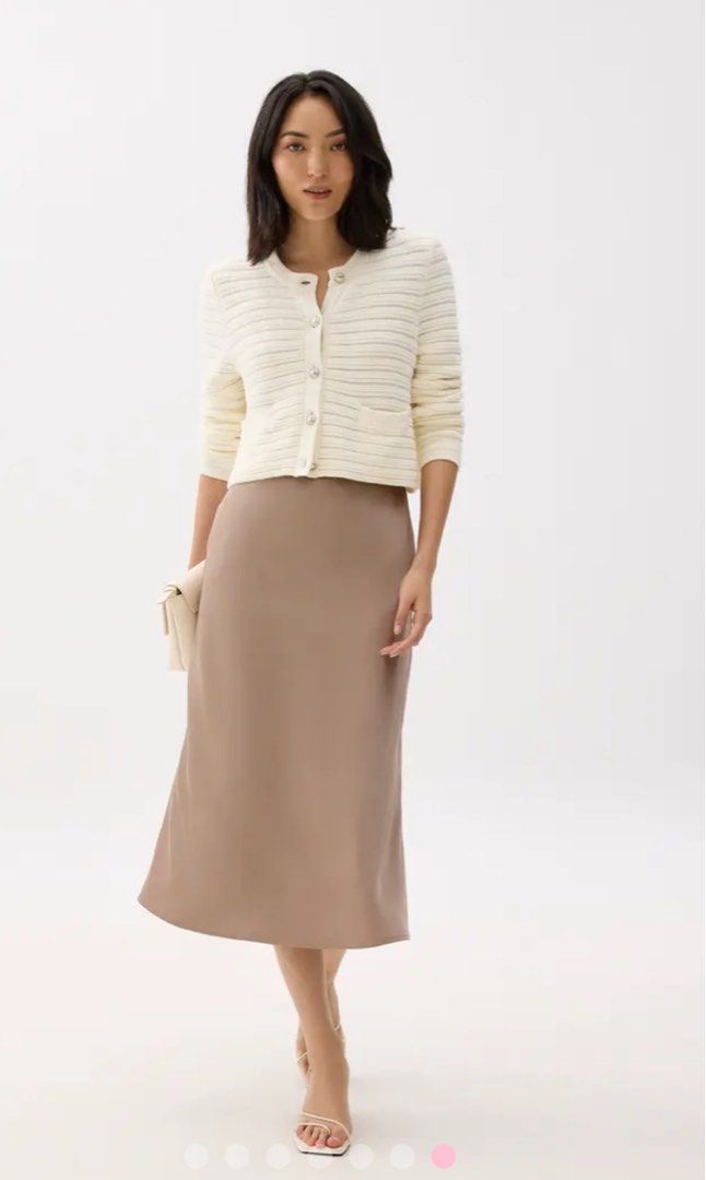 Love Bonito Satin Skirt (Category: Skirts) located in Quezon City. Submitted by 2ndrepublic (Listing ID 1364709418, Image 1). Description: Arii Satin Midaxi Skirt Tried on only Size medium RFS: not my size.