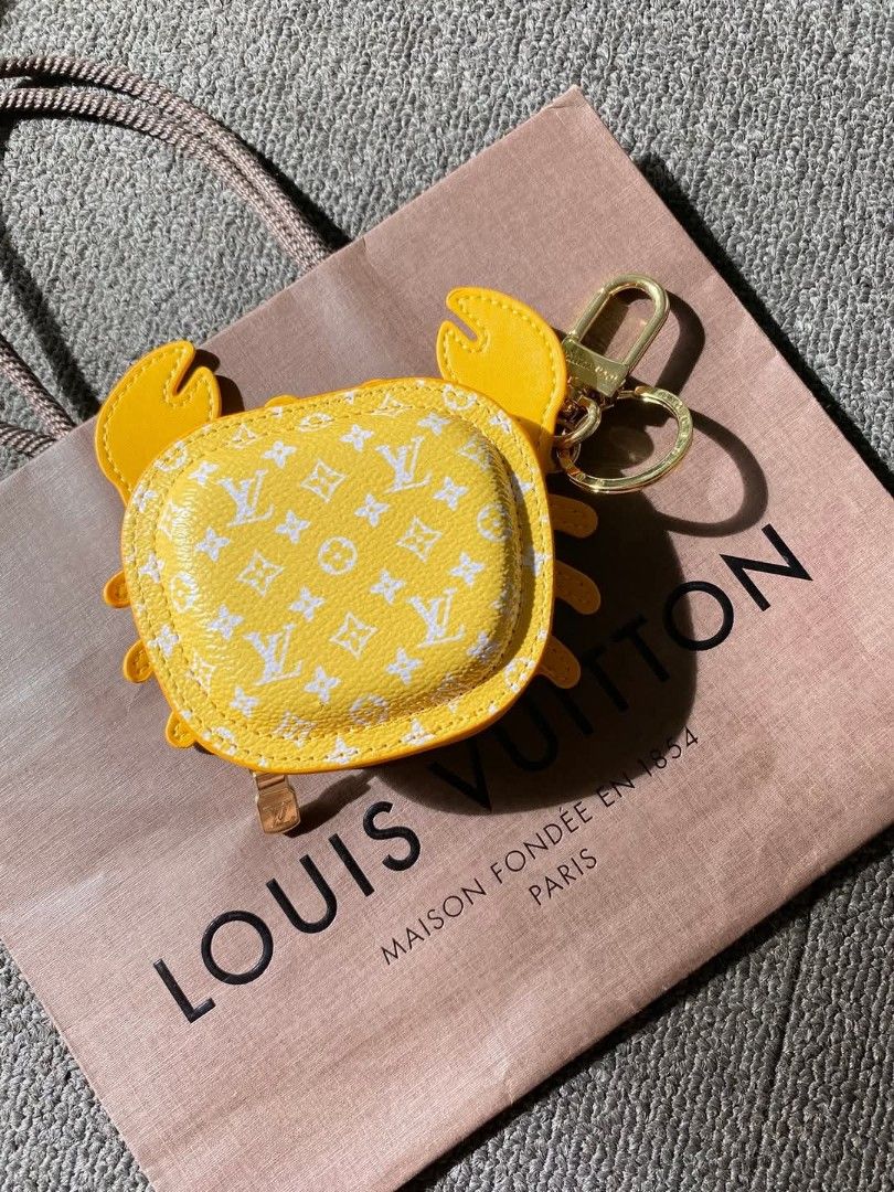 Lv coin purse🇯🇵 (Category: Luxury Bags & Wallets) located in Tagum. Submitted by jorace112439395 (Listing ID 1364720815, Image 1). Description: coin purse lv🇯🇵 super cute ganda🍀💕.