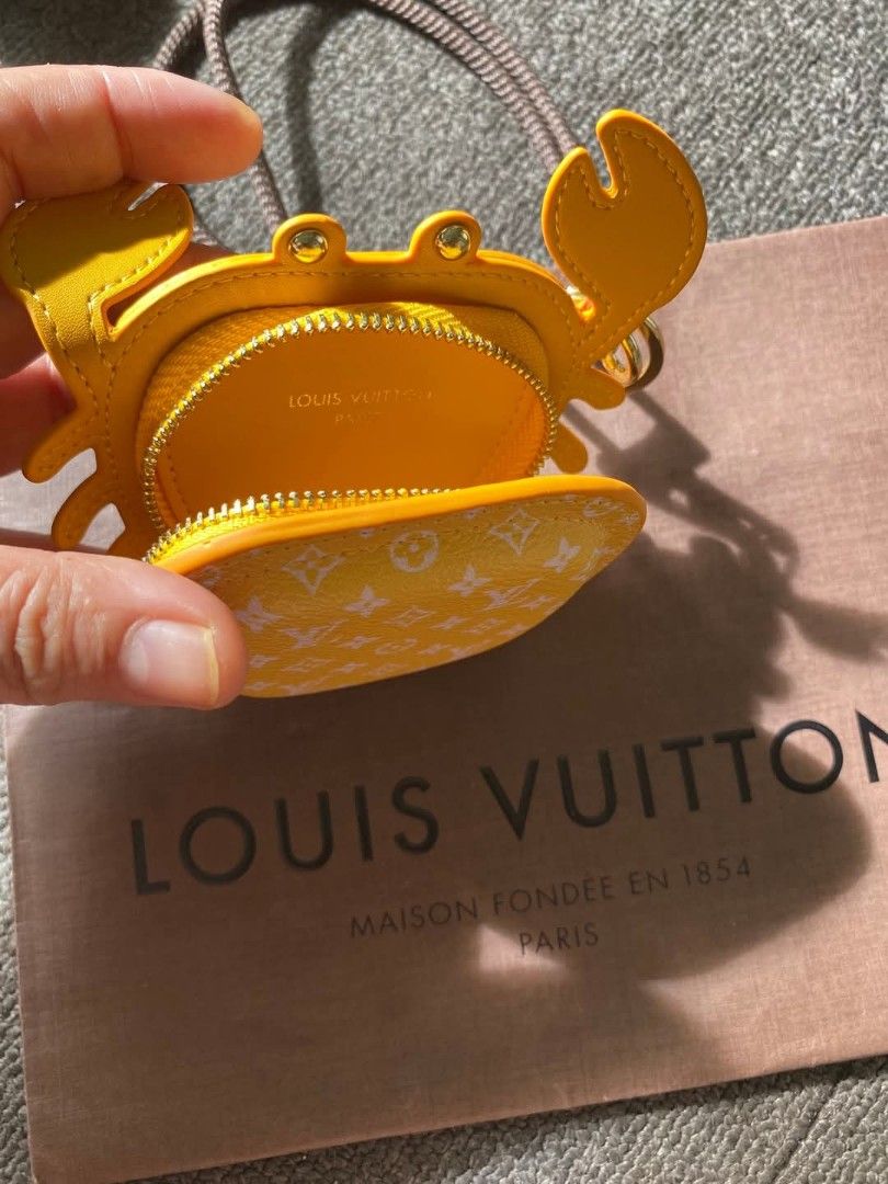 Lv coin purse🇯🇵 (Category: Luxury Bags & Wallets) located in Tagum. Submitted by jorace112439395 (Listing ID 1364720815, Image 2). Description: coin purse lv🇯🇵 super cute ganda🍀💕.