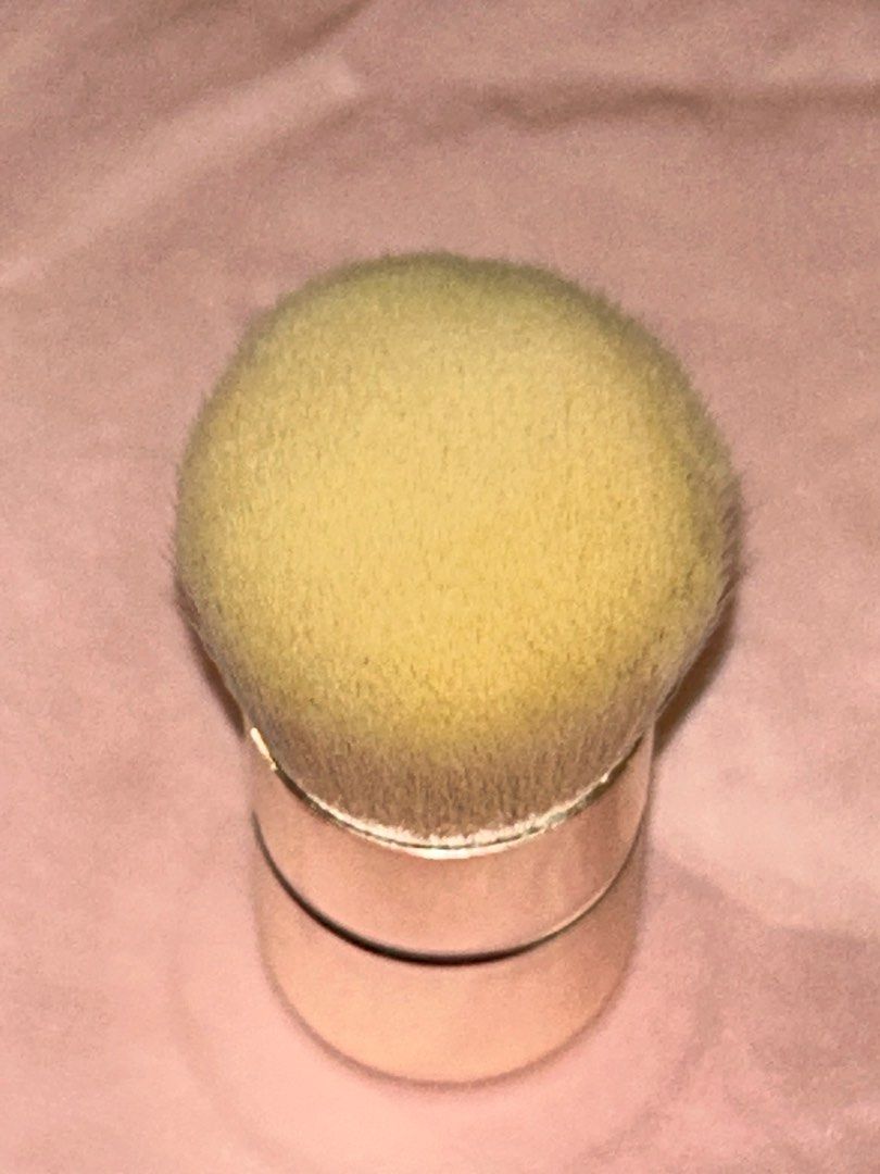 New Dior kabuki foundation brush make up (Category: Makeup) located in Las Pinas. Submitted by emwcuabc (Listing ID 1364708673, Image 3). Description: Recently repurchased its foundation... Ndi ko naman kelangan tong brush na toh... mas maganda tong brush na toh kesa mac and mga k beauty etc... ibang level tlaga feel ng brush na toh!!!!! Mas maganda din toh kesa chanel brush!!!! Imo... .