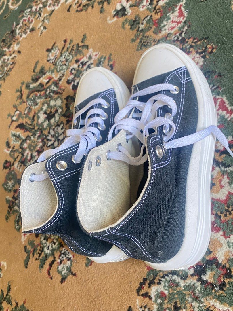 ORIGINAL CONVERSE CHUCK TAYLOR ALL STAR MOVE PLATFORM (Category: Sneakers) located in Manila. Submitted by 2025declutterring (Listing ID 1364592646, Image 3). Description: Super light . Bought in Robinson Place Manila. .
