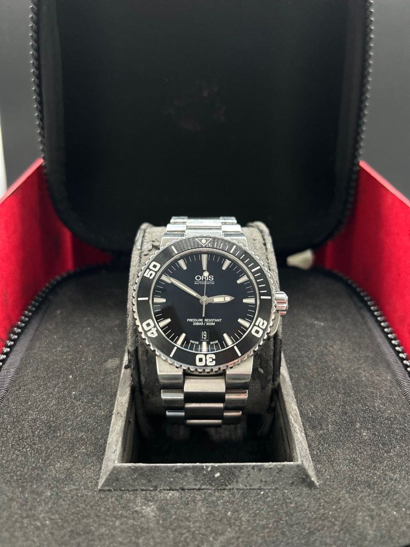 Oris Aquis Date Black (Category: Luxury Watches) located in Manila. Submitted by dailytwelve (Listing ID 1364724170, Image 1). Description: Oris Aquis Date Black Ref. No. 01 733 7653 4254-07 8 26 01PEB Complete set: Double box, Guarantee card, Manual, links Open for swap/trade.