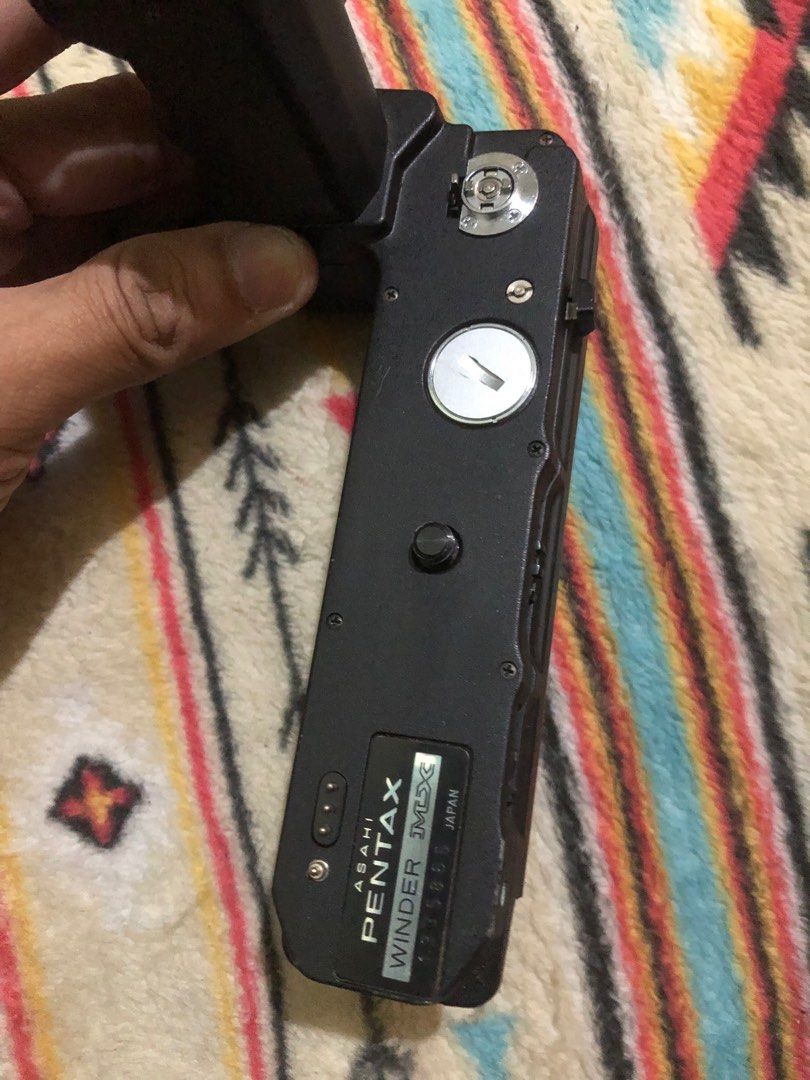 Pentax winder MX defective (Category: Other Photography Accessories) located in Quezon City. Submitted by markgolveo (Listing ID 1364604748, Image 2). Description: Pentax winder MX defective Missing battery cover.