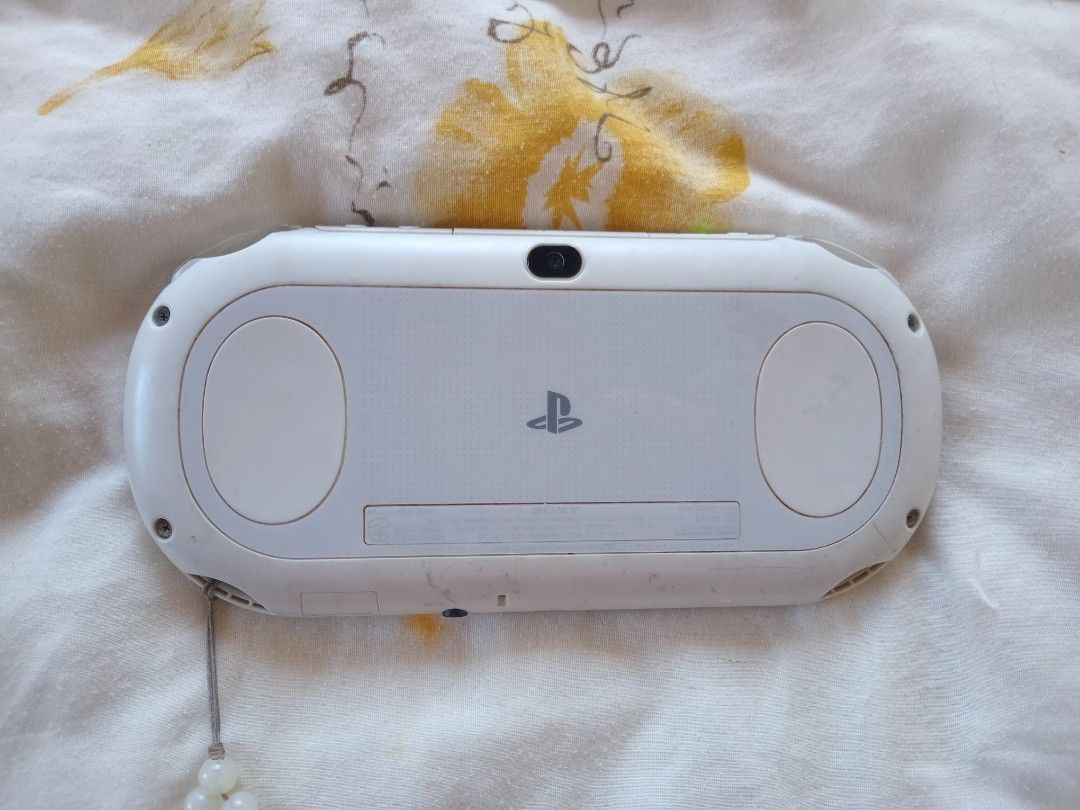 Sony PS Vita - White (Category: PlayStation) located in San Pedro. Submitted by cjnxx11 (Listing ID 1364604307, Image 2). Description: dm me for details inclusions: - minecraft game - sd card - no charger.