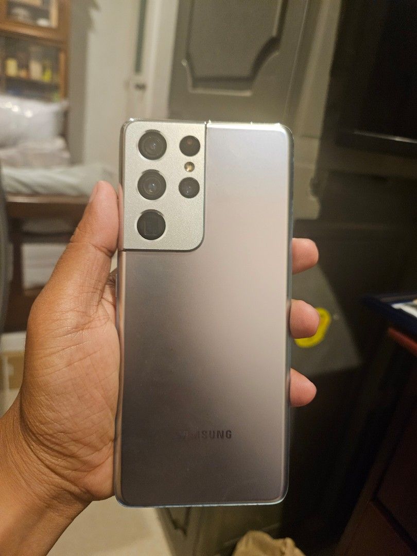 Samsung Galaxy S21 Ultra 5G (Category: Samsung) located in Manila. Submitted by juanchu (Listing ID 1364754211, Image 2). Description: Samsung Galaxy S21 Ultra 5G Phantom Silver 12gb RAM / 256gb Memory.