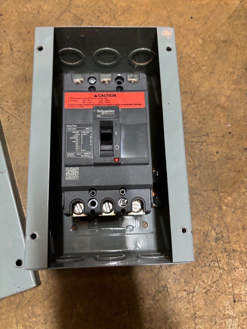 schneider circuit breaker 3 pole 60 ampere (Category: Construction & Building Materials) located in Manila. Submitted by original_gadgets (Listing ID 1364694527, Image 2). Description: 60 ampere 3 pole with grounding bas bar with nema 1 housing schneider brand orig 6 sets available.