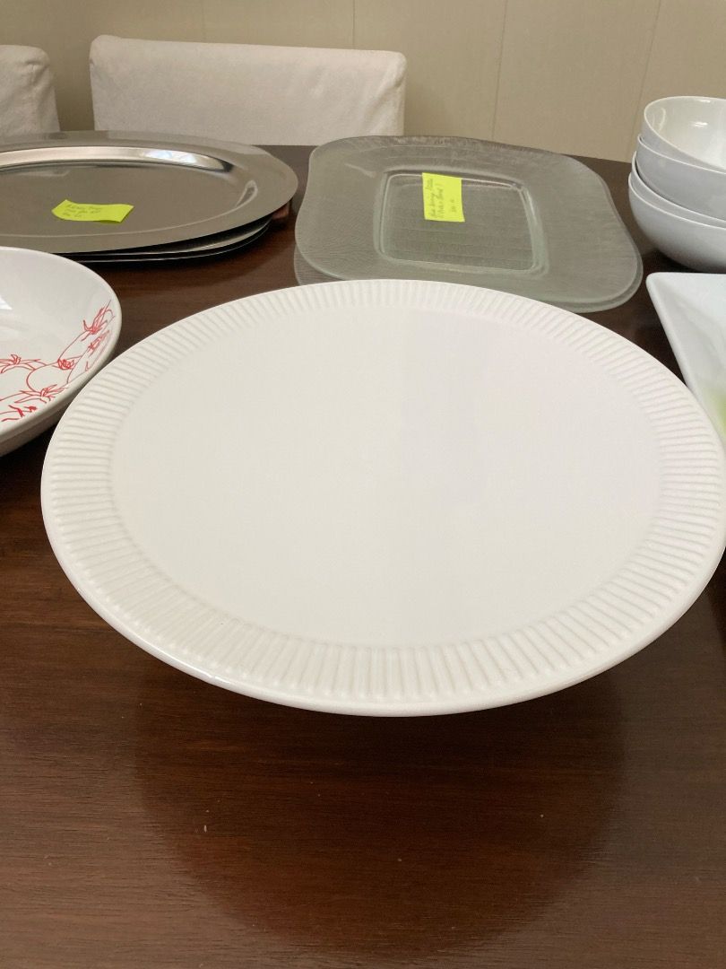 Serving platters and bowls (Category: Dinnerware & Cutlery) located in Marikina City. Submitted by summer2yu2 (Listing ID 1364588871, Image 3). Description: Cake Stand H4.5" x D13" P900 Crate and Barrel Large ceramic platter P1k Crate and Barrel glass platter 600 ea Crate and Barrel Ramen/soup bowls 200 ea Silver trays 400 ea .