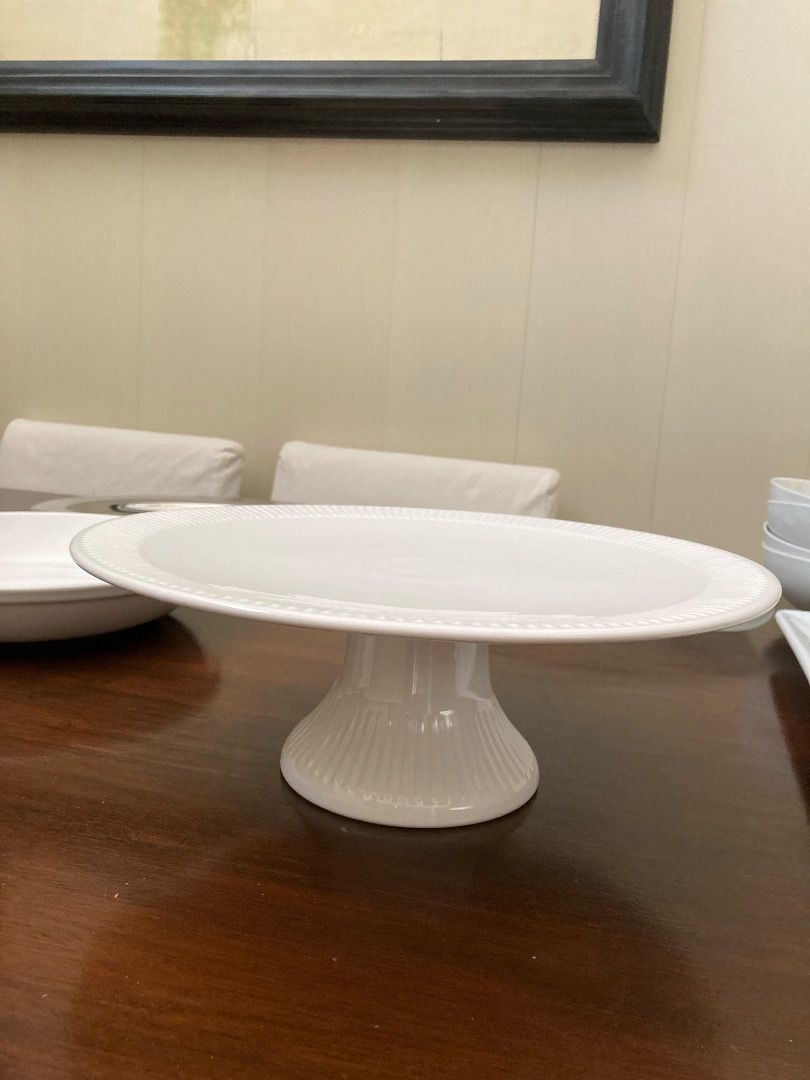 Serving platters and bowls (Category: Dinnerware & Cutlery) located in Marikina City. Submitted by summer2yu2 (Listing ID 1364588871, Image 2). Description: Cake Stand H4.5" x D13" P900 Crate and Barrel Large ceramic platter P1k Crate and Barrel glass platter 600 ea Crate and Barrel Ramen/soup bowls 200 ea Silver trays 400 ea .
