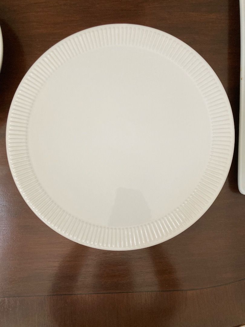 Serving platters and bowls (Category: Dinnerware & Cutlery) located in Marikina City. Submitted by summer2yu2 (Listing ID 1364588871, Image 1). Description: Cake Stand H4.5" x D13" P900 Crate and Barrel Large ceramic platter P1k Crate and Barrel glass platter 600 ea Crate and Barrel Ramen/soup bowls 200 ea Silver trays 400 ea .