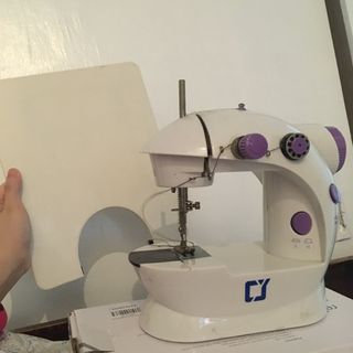 Sewing Machine with Extension Table