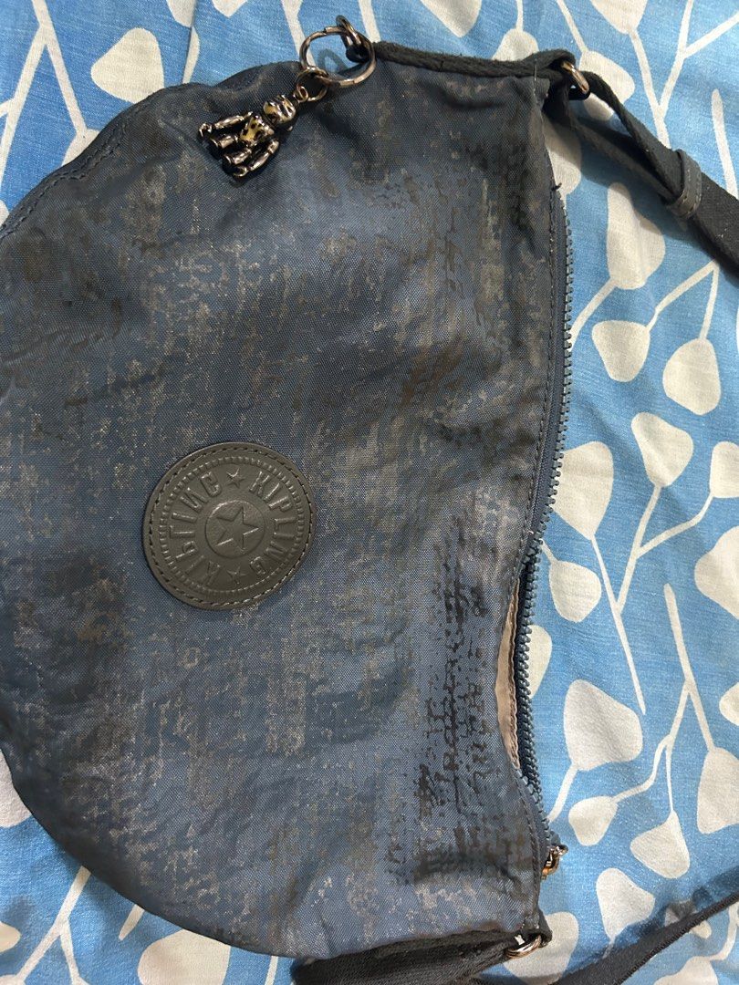 Sling bag (Category: Luxury Bags & Wallets) located in Rizal. Submitted by declutter101s (Listing ID 1364652942, Image 1). Description: Clean .