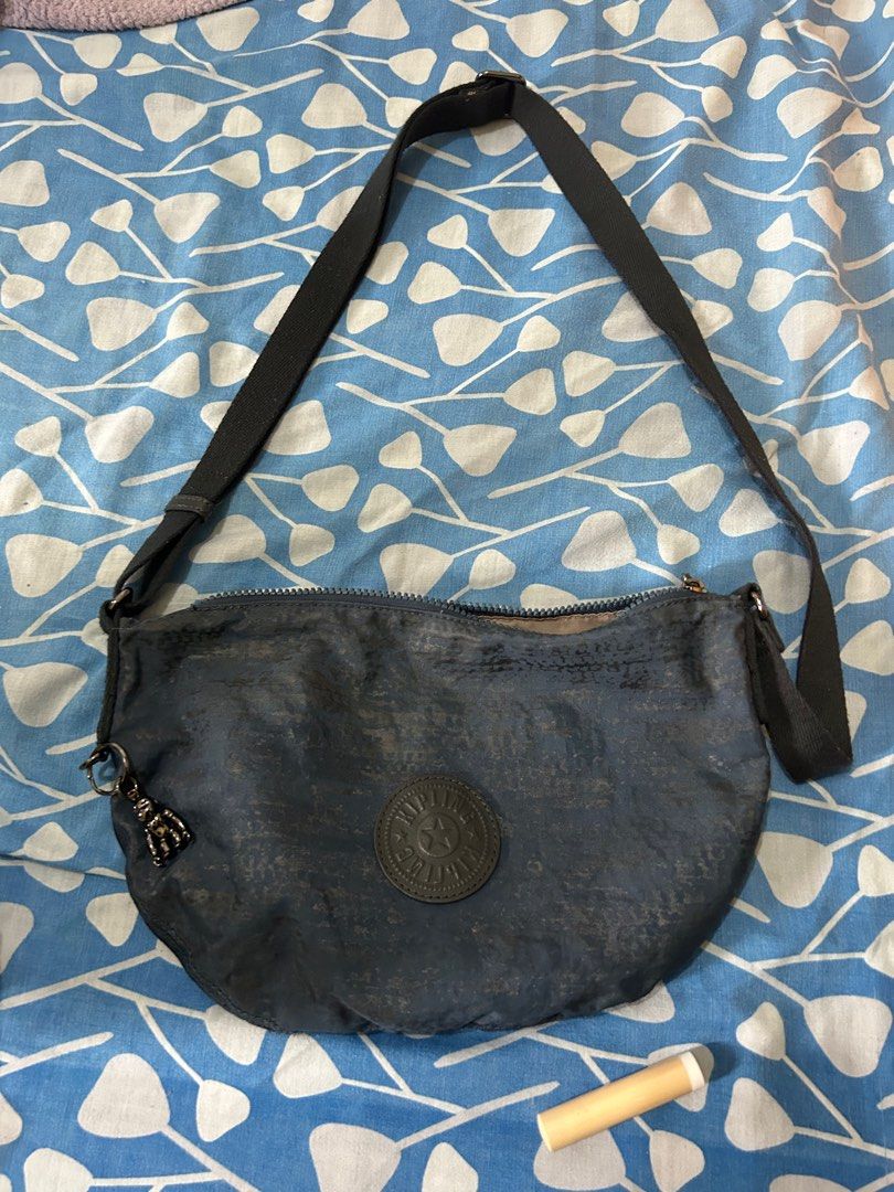 Sling bag (Category: Luxury Bags & Wallets) located in Rizal. Submitted by declutter101s (Listing ID 1364652942, Image 2). Description: Clean .