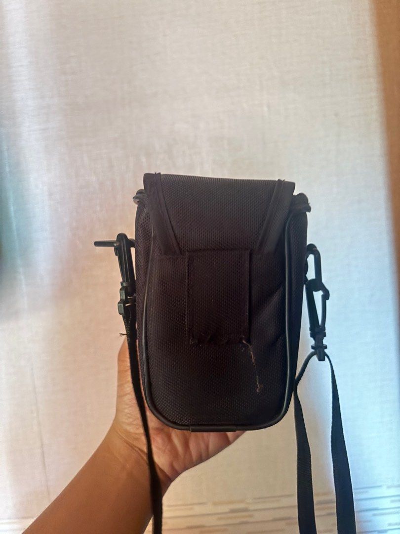 Sony camera case (Category: Camera Bags & Carriers) located in Balayan. Submitted by Minutetowinit (Listing ID 1364607123, Image 3). Description: not using it anymore.