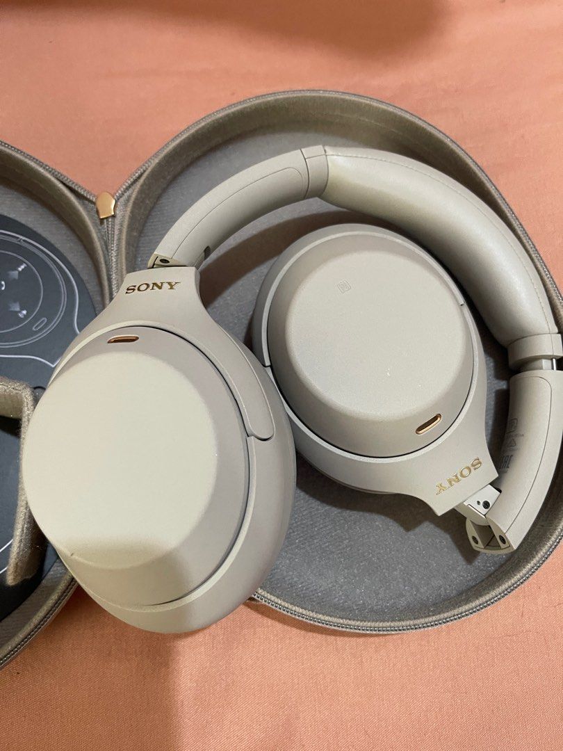 Sony Headphones wh-1000xm4 (Category: Headphones & Headsets) located in Manila. Submitted by aadcdr (Listing ID 1364645472, Image 2). Description: Only used three times .