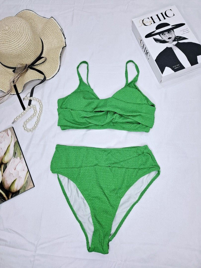 Swimsuit/Bikini 2 Piece (Category: Bikinis & Swimsuits) located in Cavite. Submitted by clfashionhouse-2025 (Listing ID 1364635462, Image 2). Description: Shein 2 Piece Swimsuit 🌸 Brandnew | Padded | With Pouch and Hygienic Pad Color: Green Size: Medium on tag Price: 250 Php 🛒.
