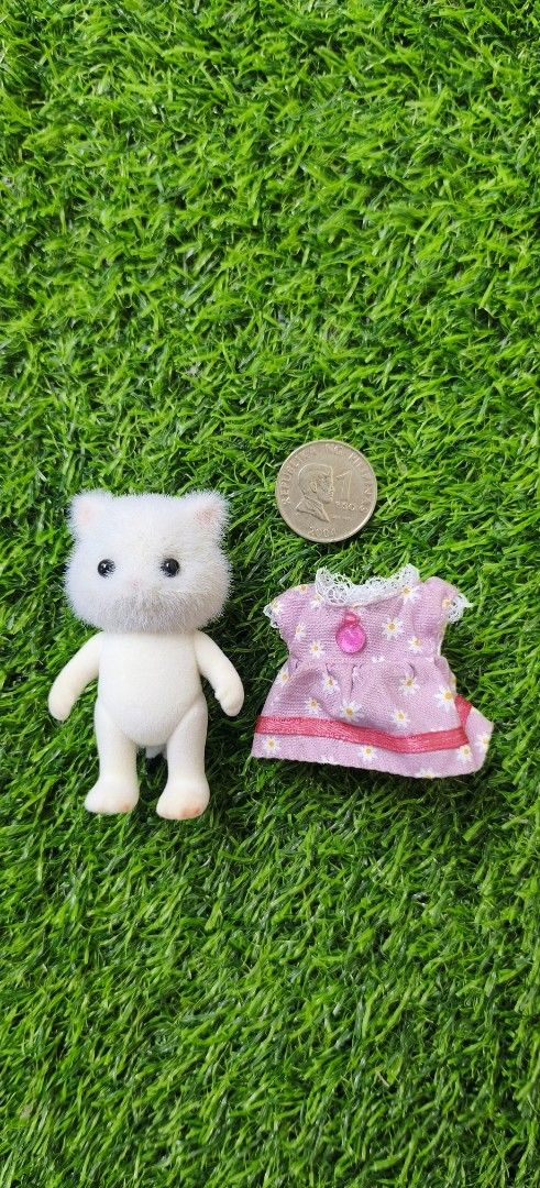 Sylvanian Family Persian cat (Category: Figurines & Statues) located in Baguio. Submitted by ukay_district (Listing ID 1364581033, Image 2). Description: sylvanian family Persian cat 250.