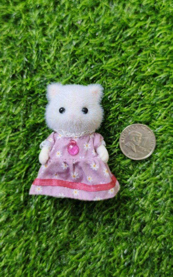 Sylvanian Family Persian cat (Category: Figurines & Statues) located in Baguio. Submitted by ukay_district (Listing ID 1364581033, Image 1). Description: sylvanian family Persian cat 250.