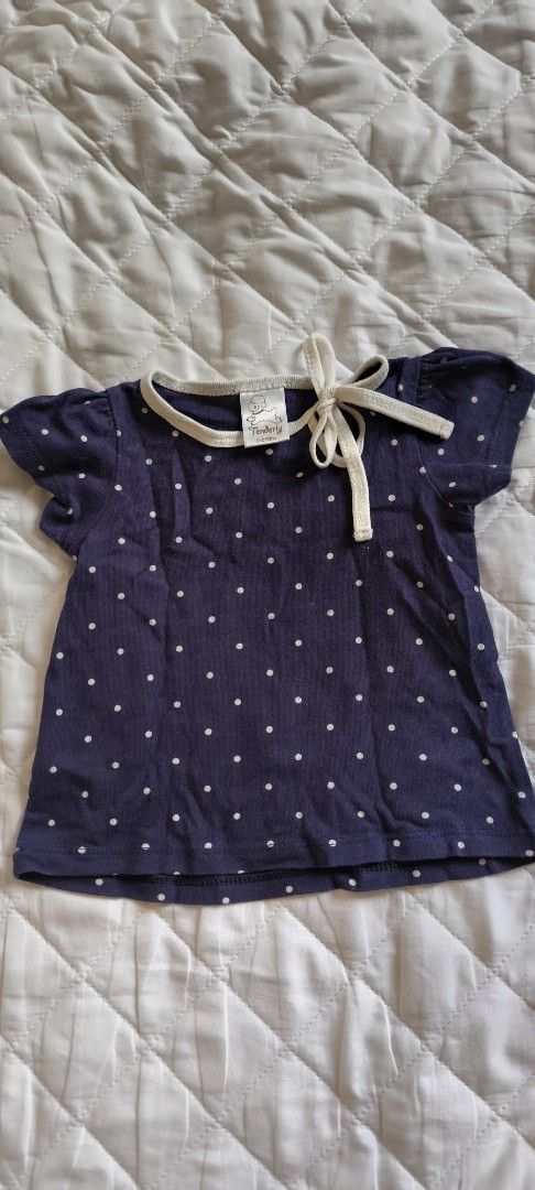Tenderly baju baby twin (Category: Babies & Kids Fashion) located in Sungai Buloh. Submitted by yieyoyi (Listing ID 1364580540, Image 1). Description: fit nb-6m pakai less then 5 times.