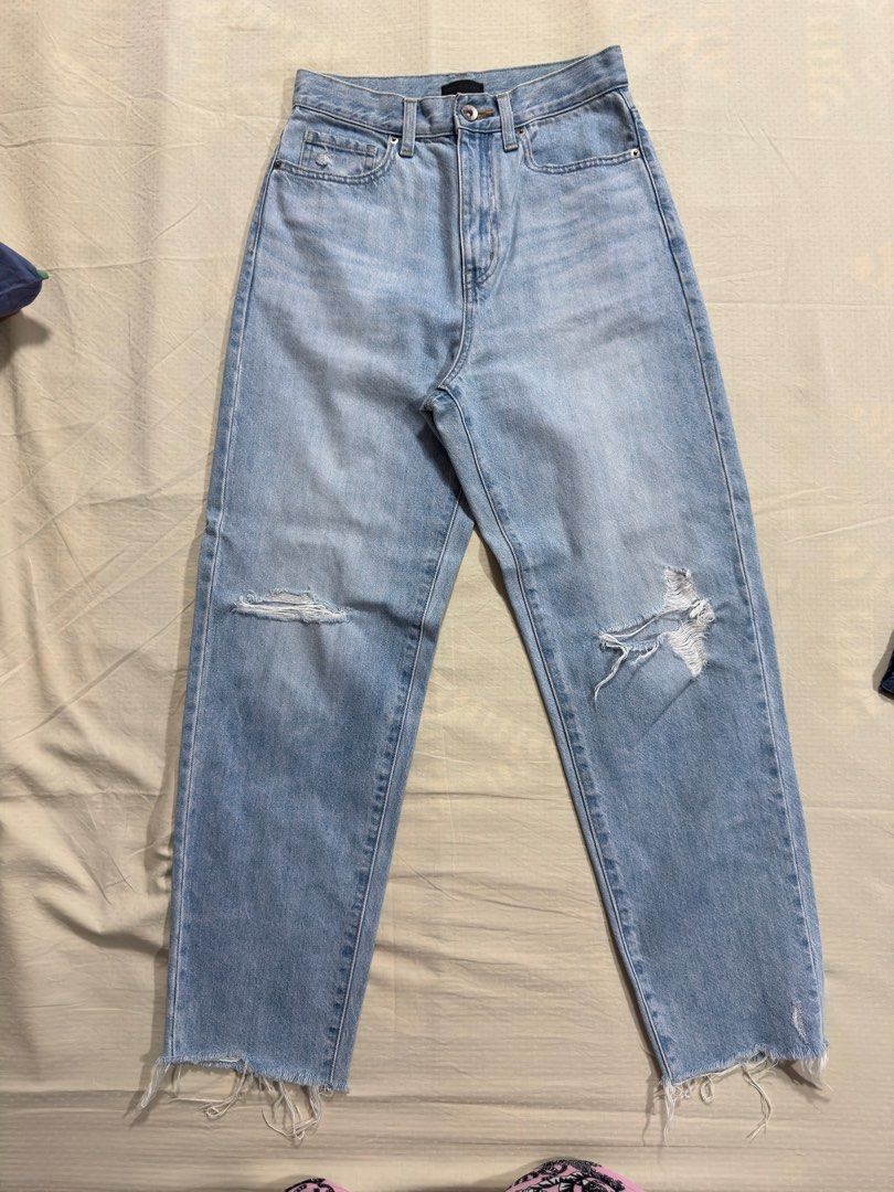 Uniqlo Ripped Mom Jeans (Category: Jeans) located in Caloocan City. Submitted by dmdmp (Listing ID 1364680683, Image 2). Description: Color: Light Blue Denim Fits 26 Flat lay measurement: 13in.