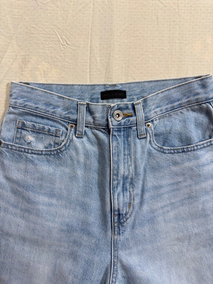 Uniqlo Ripped Mom Jeans (Category: Jeans) located in Caloocan City. Submitted by dmdmp (Listing ID 1364680683, Image 3). Description: Color: Light Blue Denim Fits 26 Flat lay measurement: 13in.