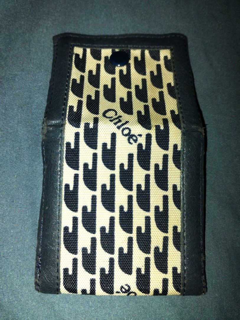 Vintage chloe coin wallet (Category: Luxury Bags & Wallets) located in Cabadbaran. Submitted by lagiuminomtubig1 (Listing ID 1364612731, Image 2). Description: vintage chloe coin wallet can fit coins and paper bills as well issue needs cleaning minor paint chips.