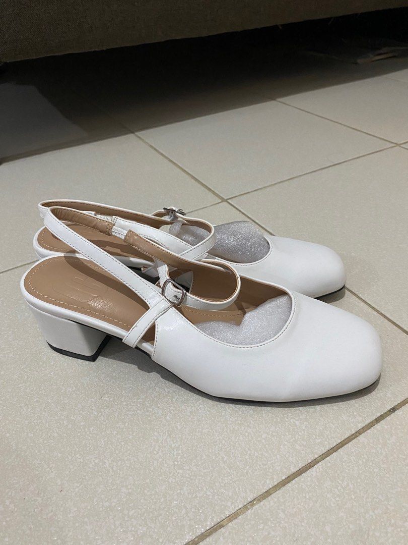 White Square Toe Sling Back Heels (Category: Heels) located in Manila. Submitted by choshideclutter (Listing ID 1364724809, Image 1). Description: Condition: Like new! Used once for an event Brand: SHEIN Size on tag: EUR39 MOP: GCASH ONLY MOD: Lalamove, Grab Other notes: Original price is 979 pesos | Heel is 2 inches Feel free to send me a message if you have any questions or concerns! Thank you so much 💌 .