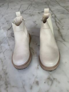 (Category: ) located in . Submitted by clearing_closet_your_gem (Listing ID 1364585820, Image 1). Description: .