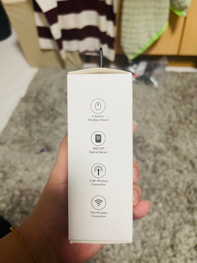 Wireless Mouse (Category: Mouse & Mousepads) located in Singapore. Submitted by hlaing23 (Listing ID 1364745425, Image 3). Description: Valore. Bought it from challengers. Brand new . .