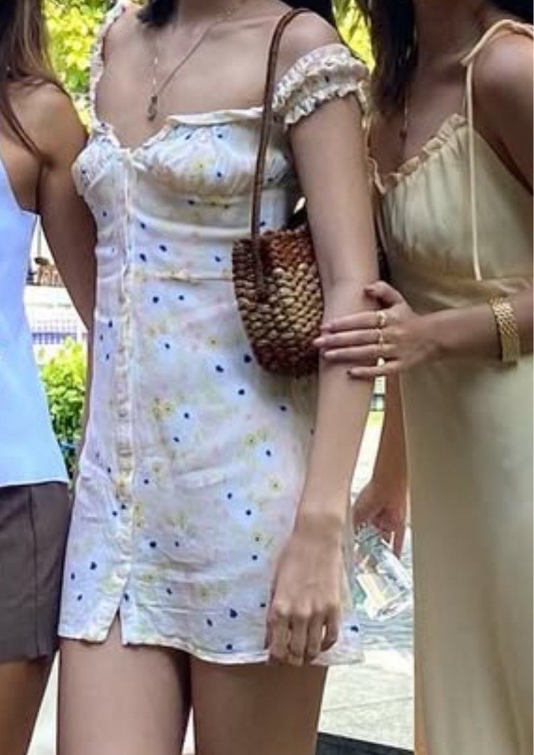 With Jéan Dress (Category: Dresses) located in Muntinlupa City. Submitted by lean.bean (Listing ID 1364704720, Image 2). Description: Last price posted!!! Would rather keep than sell for lower - super love this dress it’s just too short on me :( (5’7 for reference) - used 2x only but cut off the wash tags - fits xxs to xs best .