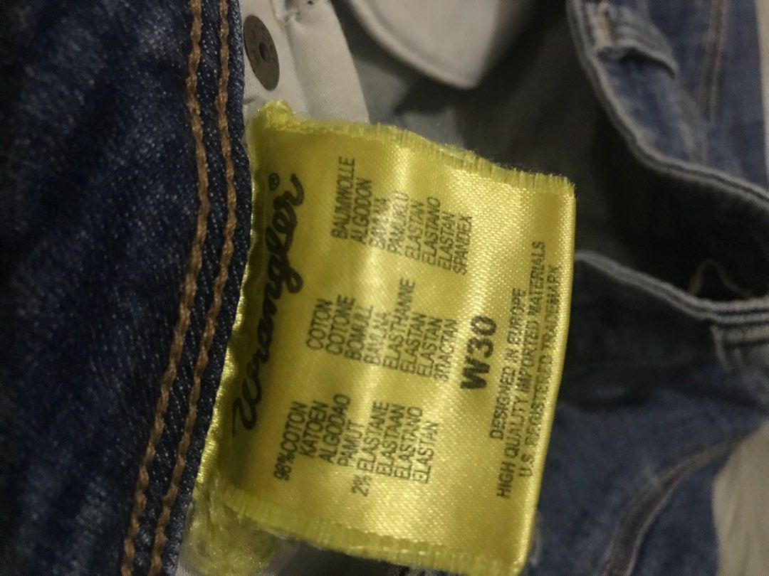 Original Wrangler denim pants (Category: Jeans) located in Taguig. Submitted by decluttering_my_stuff (Listing ID 1364739153, Image 2). Description: -Pre-loved Original denim moon sculpt Wrangler pants, department store-bought -Color: denim blue with some fade, Size 30 -Brand new at their flagship store is at P1,899.75 RFS: decluttering, will not use anymore Payment via BPI bank transfer or Gcash.