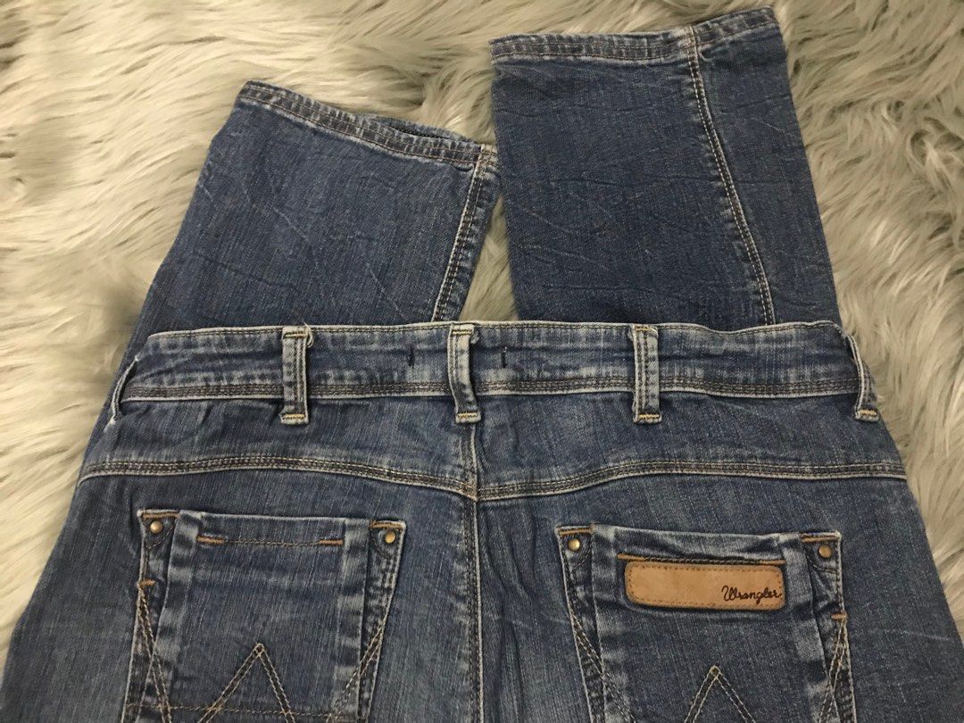 Original Wrangler denim pants (Category: Jeans) located in Taguig. Submitted by decluttering_my_stuff (Listing ID 1364739153, Image 1). Description: -Pre-loved Original denim moon sculpt Wrangler pants, department store-bought -Color: denim blue with some fade, Size 30 -Brand new at their flagship store is at P1,899.75 RFS: decluttering, will not use anymore Payment via BPI bank transfer or Gcash.