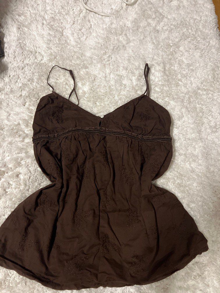 y2k tops (Category: Sleeveless) located in Singapore. Submitted by vic889 (Listing ID 1364649708, Image 1). Description: .
