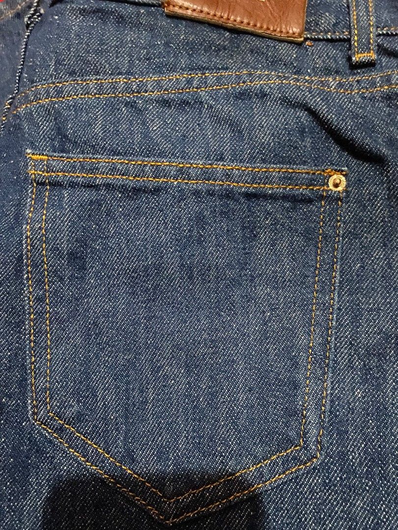 Zara dark denim (Category: Jeans) located in Cavite. Submitted by stuffby_c (Listing ID 1364757054, Image 3). Description: like new fits up to 26 super pretty I am 5'2 sakto lang RFS: Di na kasya Bought this a year ago.