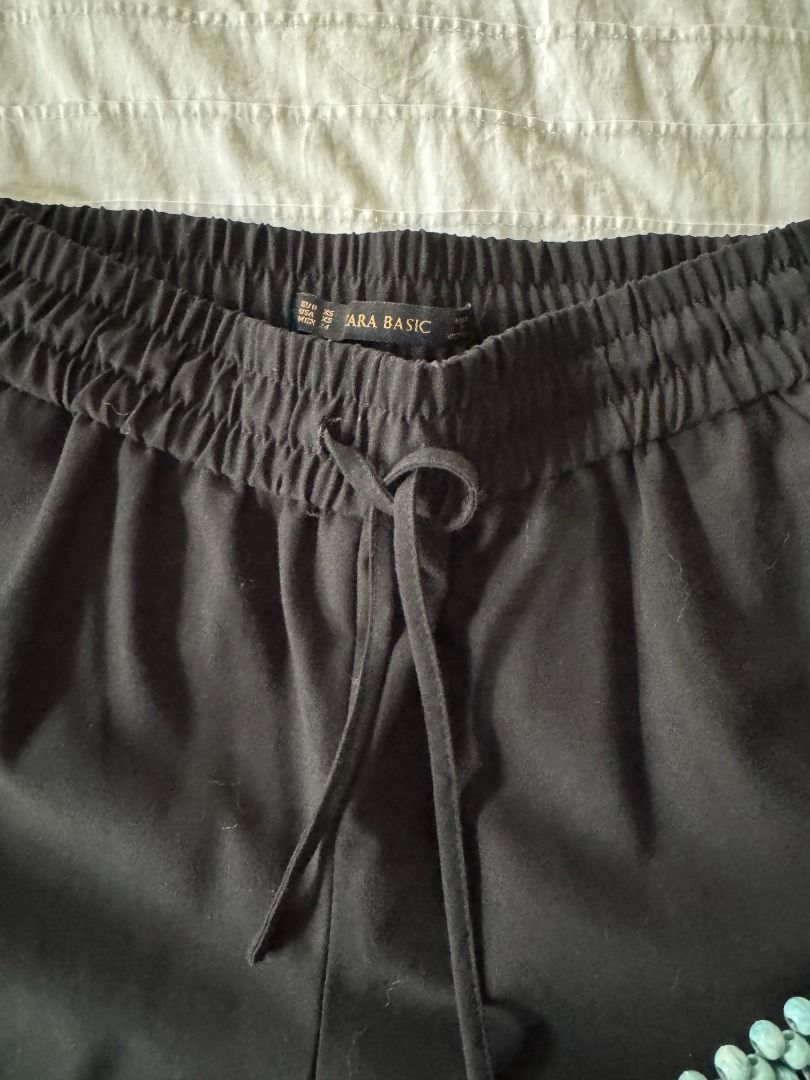 Zara elasticated waist (around 26 inches) cullottes (Category: Other Bottoms) located in Quezon City. Submitted by soph2023 (Listing ID 1364612040, Image 1). Description: Zara cullottes, used only once or twice. Great draping, suitable for office wear or casual wear.