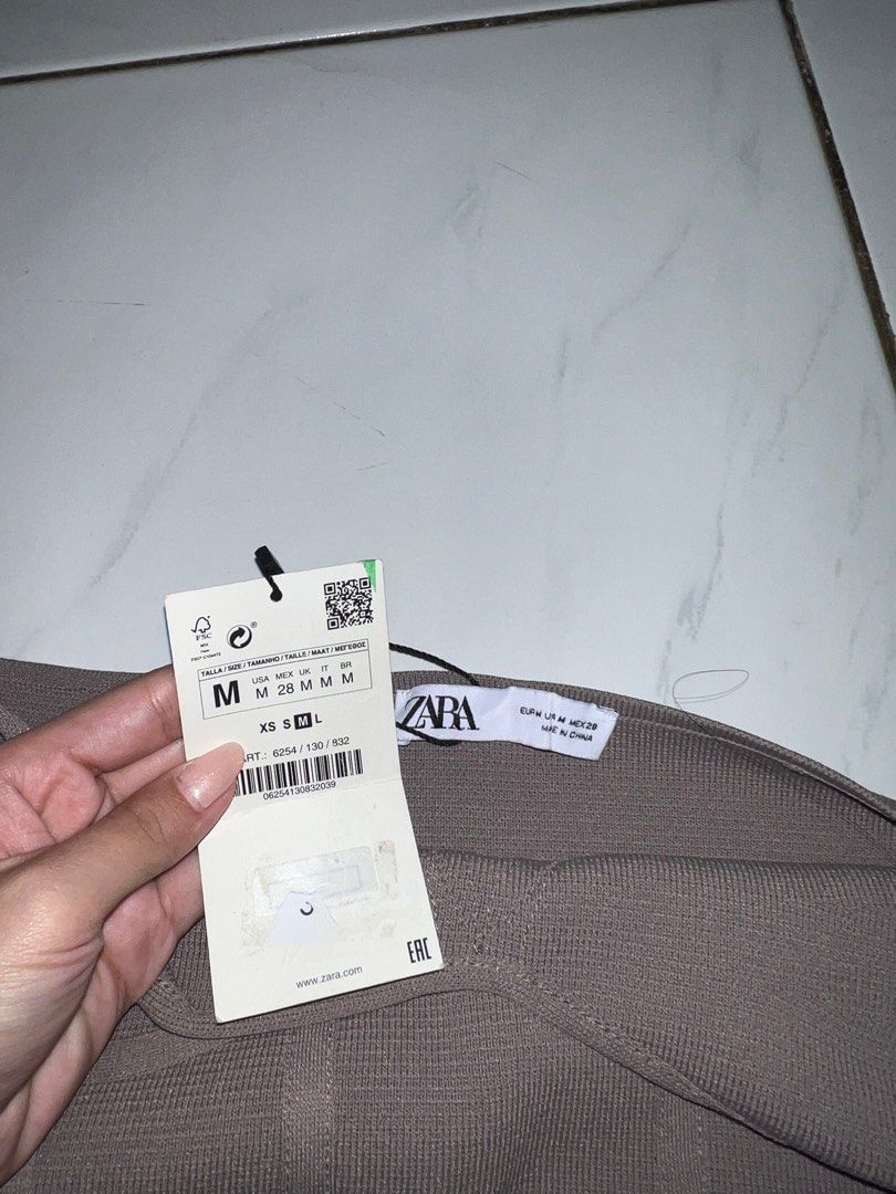 Zara Tube Top (Category: Others Tops) located in Pasig City. Submitted by lovedstuff2020 (Listing ID 1364707687, Image 2). Description: ✨ Brand new with tag ❤️ M on tag!.