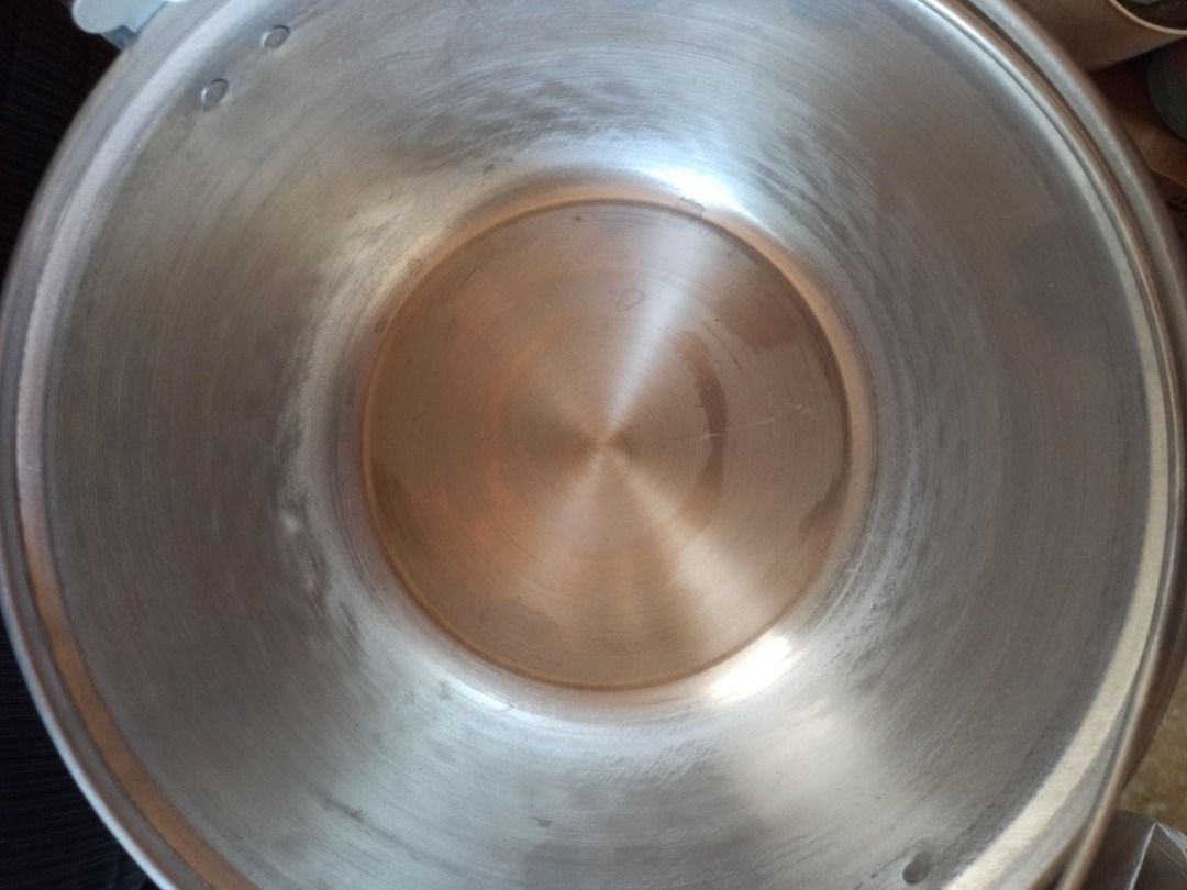 32cm Kaldero with Lid (Category: Cookware & Accessories) located in Caloocan City. Submitted by caramelann14 (Listing ID 1364762910, Image 2). Description: Never Used, only stored but may need additional cleaning purchased for 520 pesos.