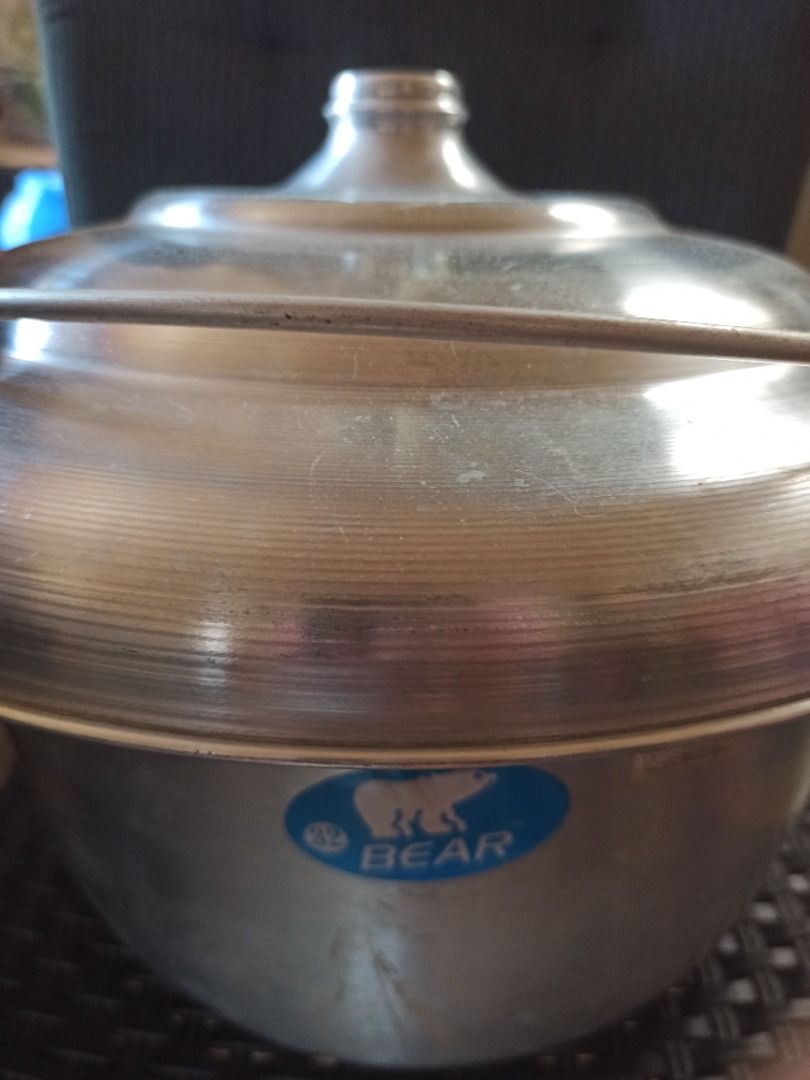 32cm Kaldero with Lid (Category: Cookware & Accessories) located in Caloocan City. Submitted by caramelann14 (Listing ID 1364762910, Image 3). Description: Never Used, only stored but may need additional cleaning purchased for 520 pesos.